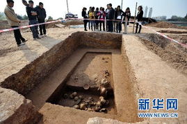 广州发掘跨越8朝代墓葬群 出土文物近千件